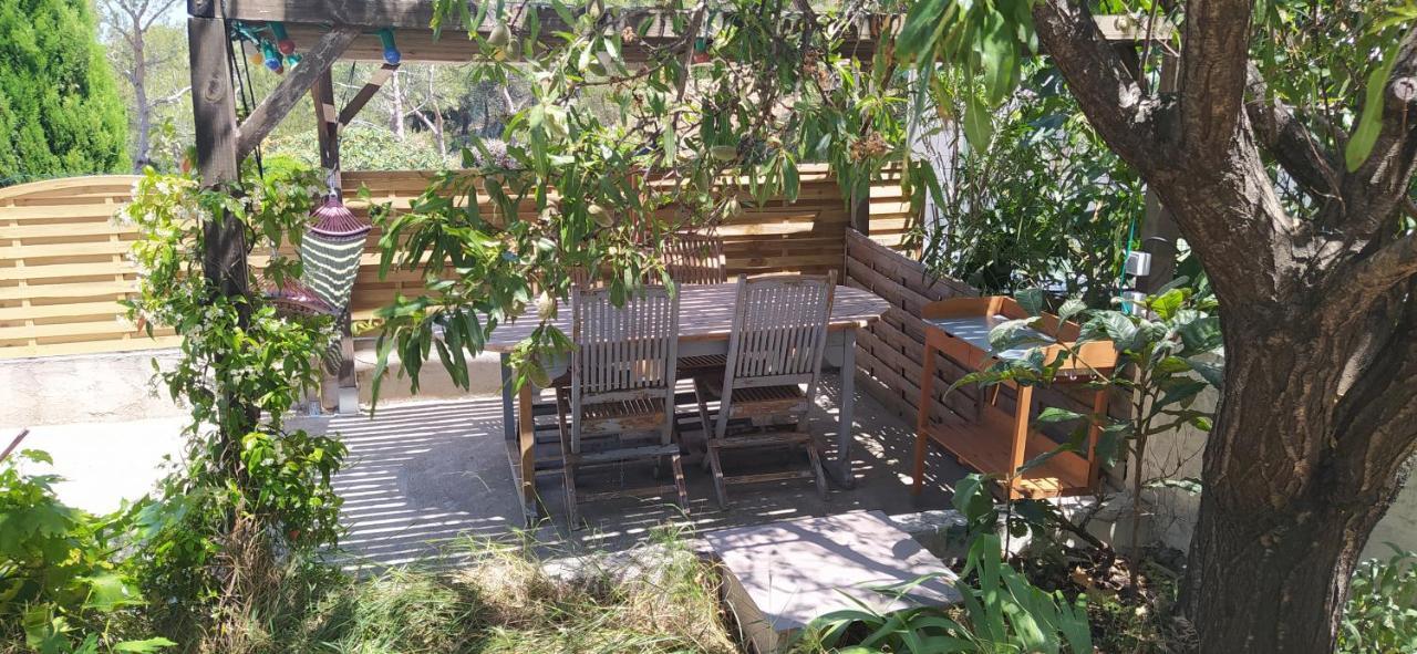 Les Mondes - Appartement Bas De Maison Ensues-la-Redonne Exteriér fotografie